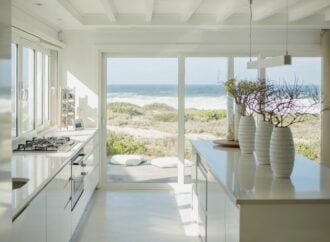 Consejos claves para decoración moderna en propiedades de playa